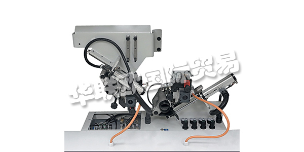 BIESSE自1969以來，一直為木工和大型家居、門窗和木質(zhì)構(gòu)筑件制造商提供技術(shù)支持。通過他們的機(jī)器，他們的客戶將他們的創(chuàng)意轉(zhuǎn)化為獨(dú)特的設(shè)計對象或標(biāo)志性的系列產(chǎn)品。