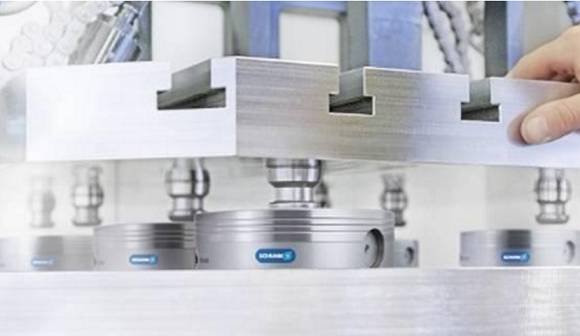 SCHUNK刀具夾持系統(tǒng)對(duì)機(jī)加工行業(yè)產(chǎn)生了前所未有的革命性影響。?模塊化夾持系統(tǒng)借鑒其優(yōu)勢(shì)，它的作用遠(yuǎn)不止于一個(gè)參考基準(zhǔn)，還提供了包括定位、夾持以及接口通用等功能。這種夾持原理如今被認(rèn)為是提高生產(chǎn)效率的最有效的方法之一，廣泛適用于從小型零件到大型零件，從粗加工到裝配應(yīng)用的各種工藝。作為這一技術(shù)的先驅(qū)以及夾持技術(shù)和抓取系統(tǒng)的領(lǐng)導(dǎo)者，SCHUNK始終致力于開(kāi)發(fā)新的應(yīng)用領(lǐng)域，并在它的模塊化系統(tǒng)中新增了適用于直接夾持工件以及微小型零件的專(zhuān)業(yè)標(biāo)準(zhǔn)模塊。