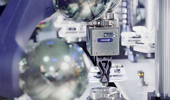 SCHUNK刀具夾持系統(tǒng)對(duì)機(jī)加工行業(yè)產(chǎn)生了前所未有的革命性影響。?模塊化夾持系統(tǒng)借鑒其優(yōu)勢(shì)，它的作用遠(yuǎn)不止于一個(gè)參考基準(zhǔn)，還提供了包括定位、夾持以及接口通用等功能。這種夾持原理如今被認(rèn)為是提高生產(chǎn)效率的最有效的方法之一，廣泛適用于從小型零件到大型零件，從粗加工到裝配應(yīng)用的各種工藝。作為這一技術(shù)的先驅(qū)以及夾持技術(shù)和抓取系統(tǒng)的領(lǐng)導(dǎo)者，SCHUNK始終致力于開(kāi)發(fā)新的應(yīng)用領(lǐng)域，并在它的模塊化系統(tǒng)中新增了適用于直接夾持工件以及微小型零件的專(zhuān)業(yè)標(biāo)準(zhǔn)模塊。