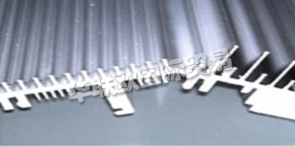 BENZ ALUSYSTEME在開發(fā)市場驅(qū)動和個性化解決方案方面，數(shù)十年的鋁加工經(jīng)驗(yàn)，技術(shù)訣竅和創(chuàng)新思維使得Swabian Pleidelsheim的Benz AluSysteme成為鋁制零件的領(lǐng)先系統(tǒng)制造商。無論您是委托他們?yōu)槟捻?xiàng)目開發(fā)鋁制拉伸型材，還是正在尋找鋁型材的合作伙伴，他們都將竭誠為您提供鋁加工的各個方面的幫助和建議。在他們的產(chǎn)品線輪廓線 他們?yōu)橄到y(tǒng)開發(fā)鋁。對于他們稱職的團(tuán)隊(duì)客戶滿意度，產(chǎn)品質(zhì)量，工藝流程和經(jīng)濟(jì)思想處于最前沿。他們對您的建議，解決方案建議，個人發(fā)展以及您的結(jié)果感到滿意。