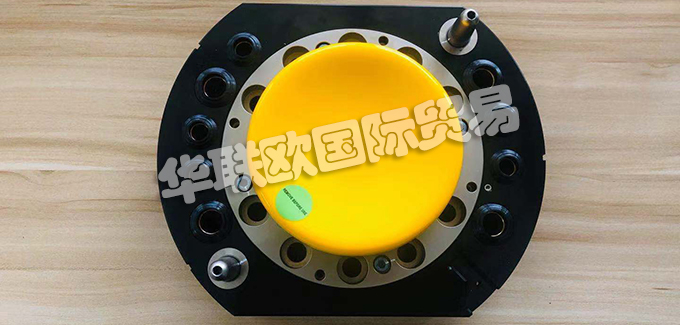 二、SCHUNK氣動快換系統(tǒng)基本介紹如下：產(chǎn)品系列的常規(guī)說明 1.惡劣環(huán)境條件下請注意：在惡劣環(huán)境條件(例如：冷卻液區(qū)域、鑄造和研磨粉塵)下使用可能大大縮短裝置的使用壽命，我公司將不承擔任何保修責任。但是，大部分情況下，我們可以找到解決方案。如需幫助，請聯(lián)系我們。 2.搬運重量是連接到法蘭的總荷載重量。設(shè)計時，應(yīng)注意允許的力和力矩。請注意，超過建議的搬運重量會縮短使用壽命。